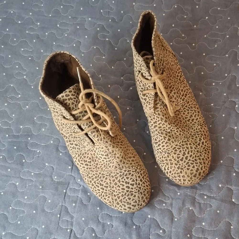 Toms stylish leopard